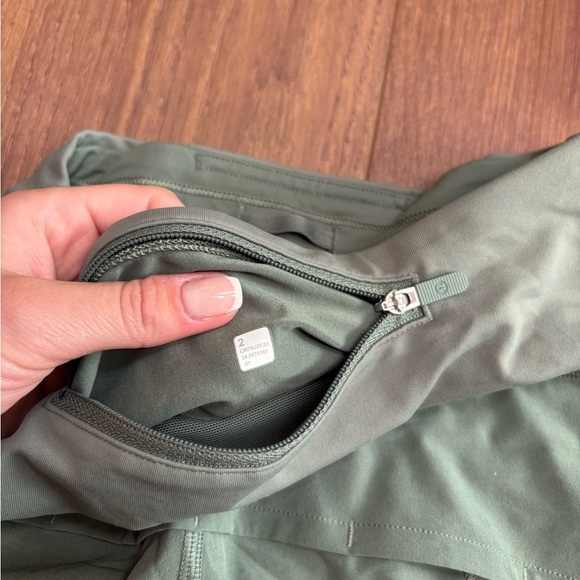 HR Lulu Speed up Shorts - Picture 3 of 6